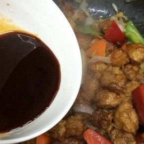 最后加入料汁大火翻炒几下，关火出锅