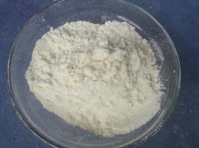 低筋粉过筛。
