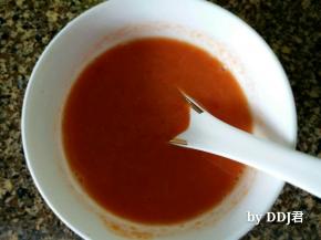 生抽 白醋 盐 纯净水 生粉 番茄酱一起调成酱汁备用（我用的自己做的番茄酱，很浓稠，如果买的番茄酱，就要少加点水哦）