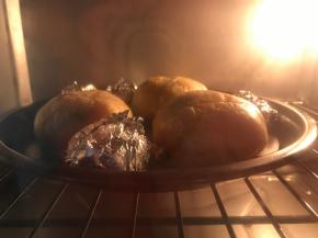 烤箱190度预热5分钟，烤20分钟左右酥皮熟透即可。