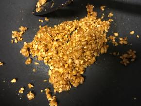 翻炒至汤汁收干。