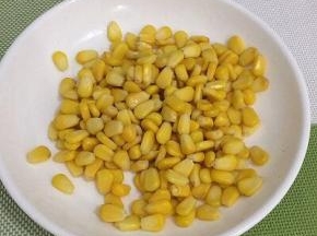 将玉米粒搓下来