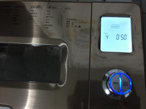 “肉松”程序的前20分钟，面包机是处于加热烘干的状态，搅拌叶不运作