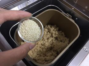 随后加入白芝麻