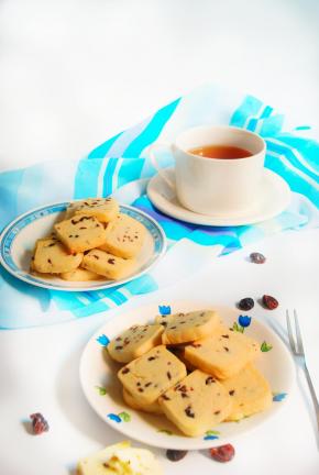 配一杯红茶，暖暖的。