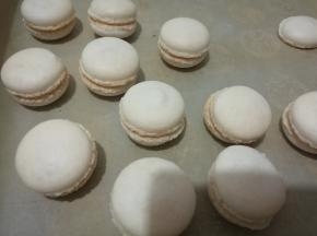 出炉后晾凉，按大小配对。