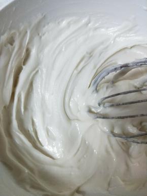 糯米粉过筛加入，拌匀无干粉