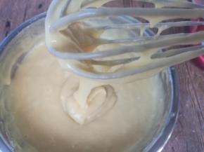 混合均匀的蛋面糊状态。