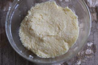 拌好的椰蓉馅，可以先放去冰箱冷藏。