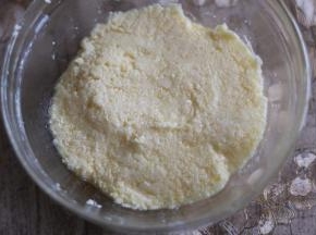 拌好的椰蓉馅，可以先放去冰箱冷藏。