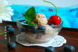 炎炎夏日，来一杯清凉的蓝莓冰激凌，一爽到底！