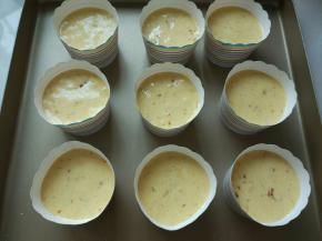 挤的太满烤的时候会裂的厉害，所以7分满就可以，170℃中层上下火，烤25-30分钟