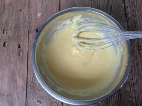 混合好的蛋糊状态，是细腻顺滑的。放旁备用。