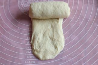 翻面，从上往下卷起。