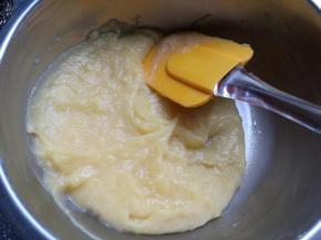 越来越浓稠，直至成团即可。