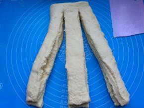 切成三份，上面不切断。