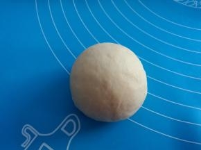 包包子一样捏紧，收圆。