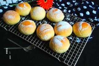 烘烤结束，取出，烤网晾至手温后装保鲜袋密封保存。