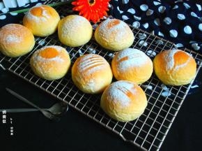 烘烤结束，取出，烤网晾至手温后装保鲜袋密封保存。