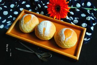 成品图。筛了一点糖粉做装饰。