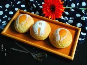 成品图。筛了一点糖粉做装饰。