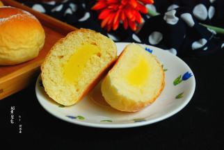 甜甜的奶黄馅。