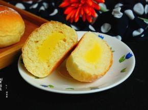 甜甜的奶黄馅。