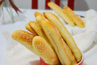 面包出炉后，晾凉，保鲜袋密封保存。