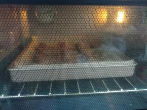 放入预热好的烤箱，上下火210度烘烤15分钟。