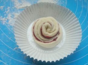 卷成卷，放入纸膜内。