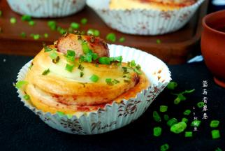 面包的柔，小葱的香，蓝莓的甜，相互缠绕，欲罢不能。