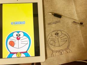 找一张你喜欢的图案，用修图软件做镜像处理。可以打印出来，或者像我这样用油纸印着画下来。裁成长方形。