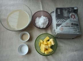 全部材料准备好；豆浆根据浓稠度及面粉的吸水率来调整、黄油室温软化