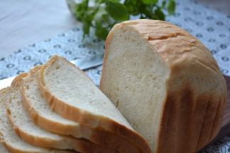 倒在晾架上，凉后切片或者装袋