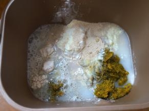 全部材料入面包桶中