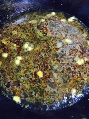 加入开水，大火煮开