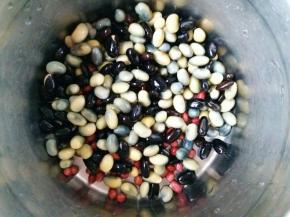 泡了一夜的豆子都长大了，再清洗两遍