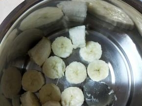 香蕉去皮压成泥