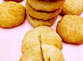 放入预热好的烤箱中，160度25分钟左右