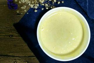 搅拌均匀，无干粉即可。蛋抽画之字进行搅拌。