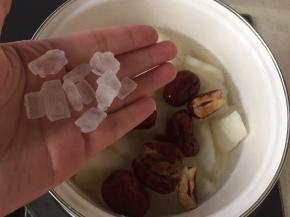 5. 加入适量冰糖
