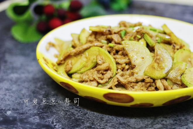 笋瓜炒肉丝