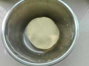 揉成均匀面团室温发酵