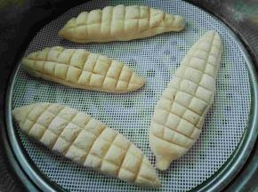 放入锅中，醒发10分钟