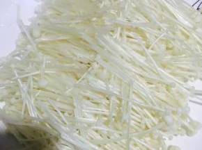 均匀的铺在盘子中间