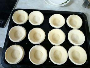 蛋挞皮提前拿出，室温解冻