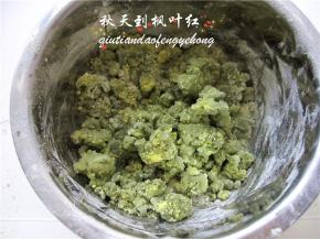 将材料充分搅拌均匀。