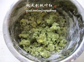 将材料充分搅拌均匀。