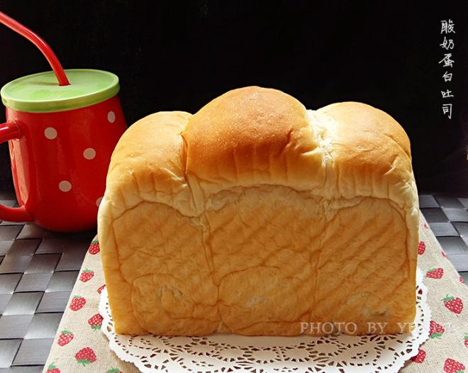 【酸奶蛋白吐司】：保湿性佳，松软有嚼劲！