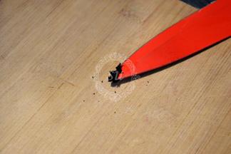 【挞底】

首先将香草荚切1/4，剖开，取籽备用